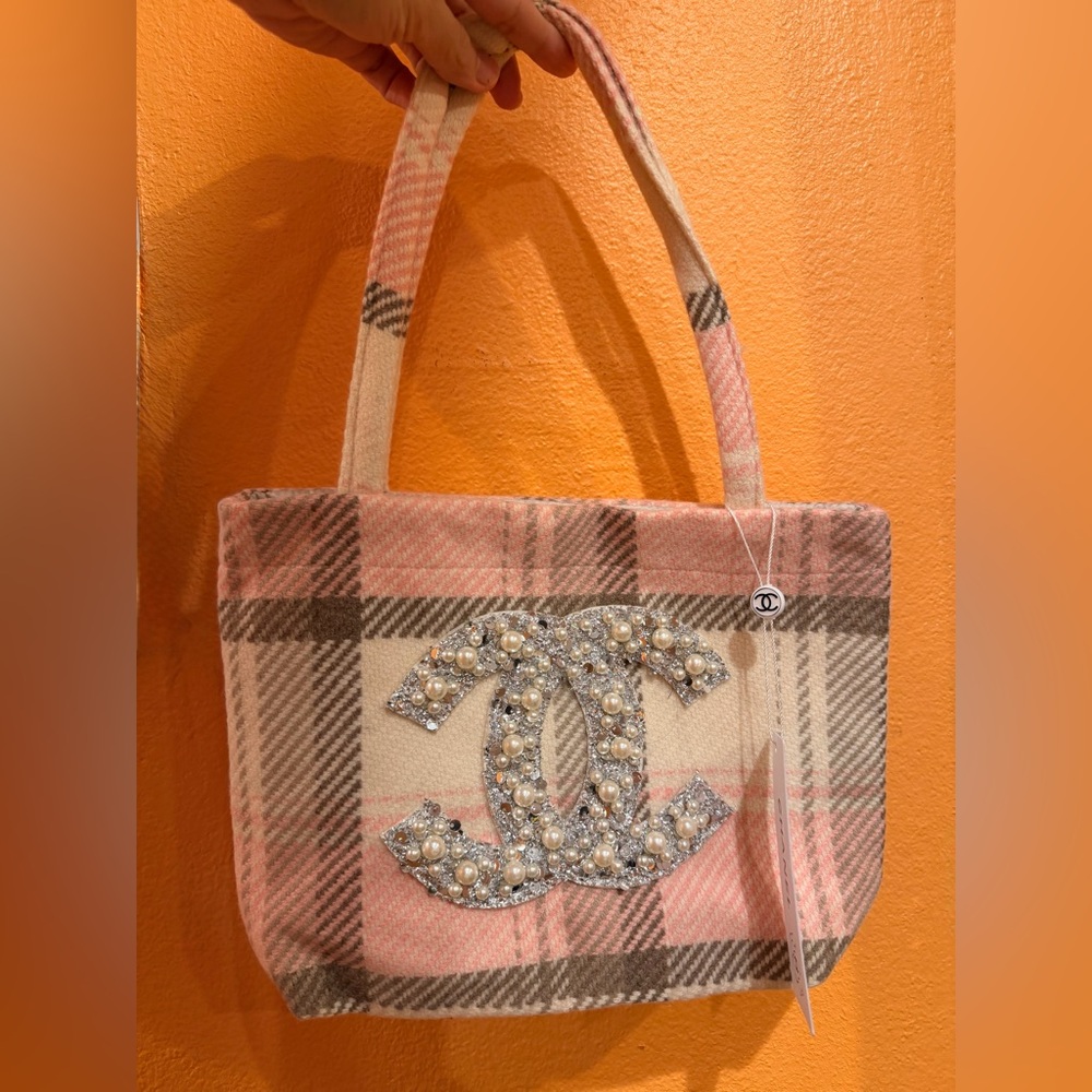 GWP CHANEL Beige and Pink Plaid Tweed Tote with sequins CC logo